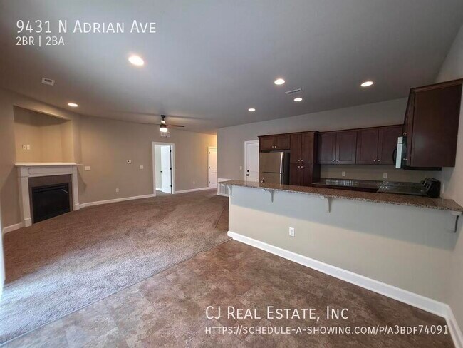 Foto del edificio - 9431 N Adrian Ave