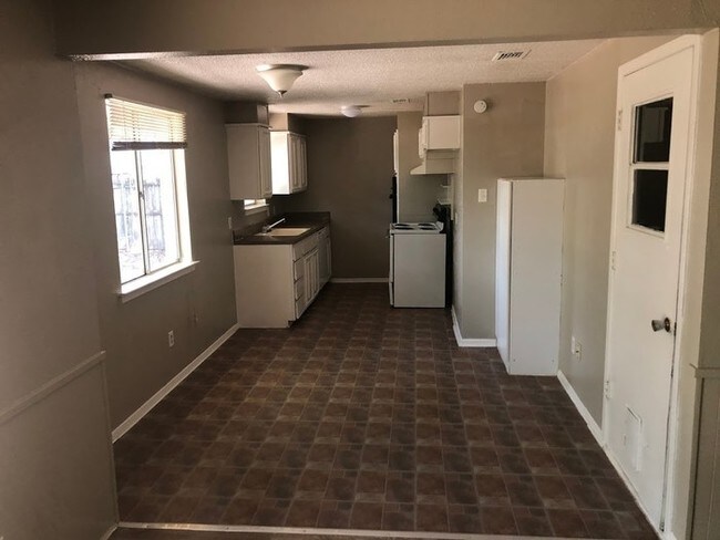 Building Photo - 3 Bedroom 2 Bathroom Home in Arlington