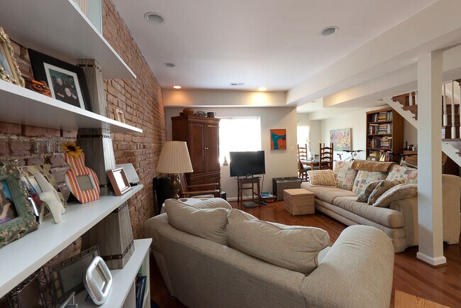 Sala de estar - 519 16th St SE