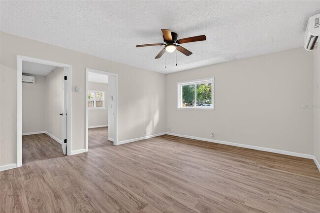 Foto del edificio - 5136 68th St N