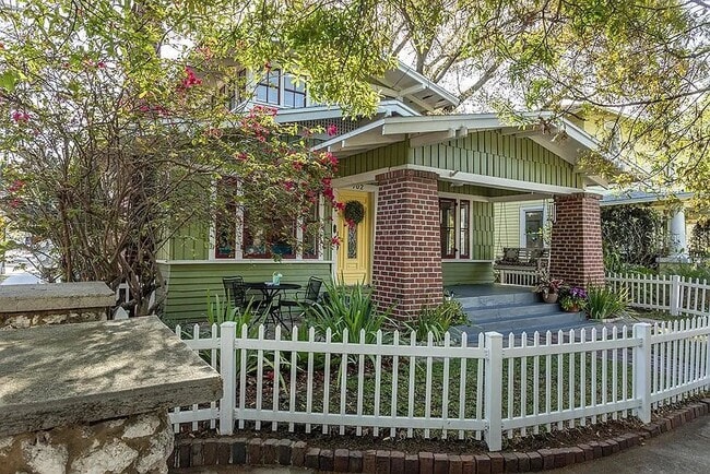 Foto del edificio - 702 S Bungalow Terrace