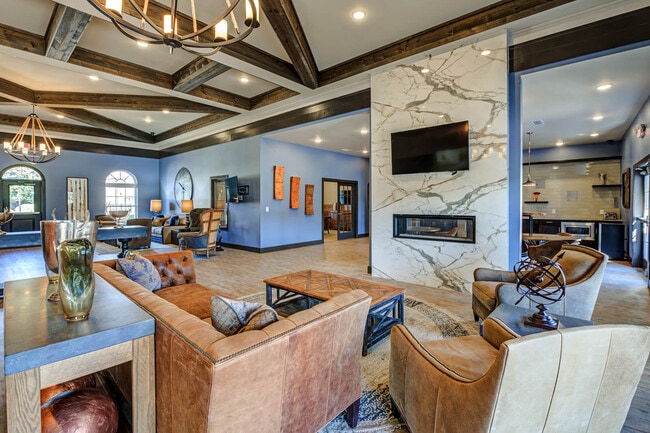 Building Photo - Sawyer East End