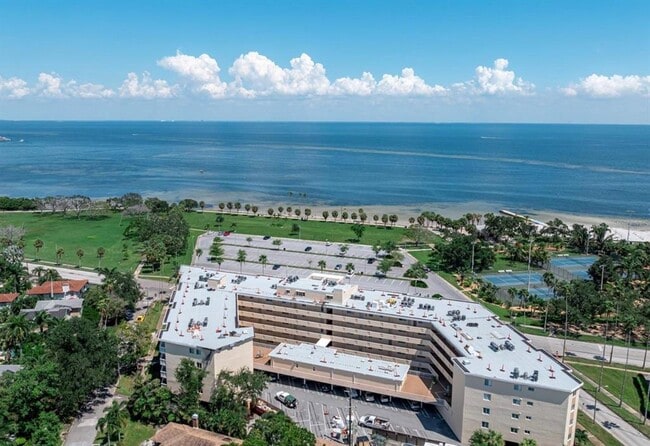 Building Photo - 1200 N Shore Dr NE