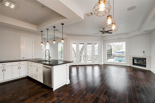 Foto del edificio - 2005 Bluebonnet Ln