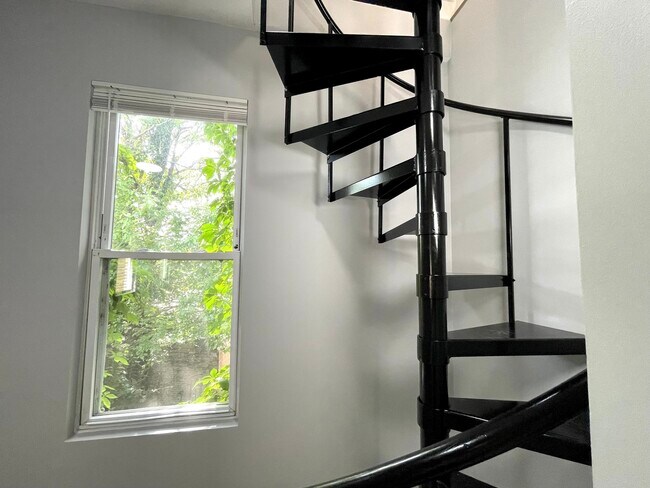 Foto del edificio - 942 N Elston Ave