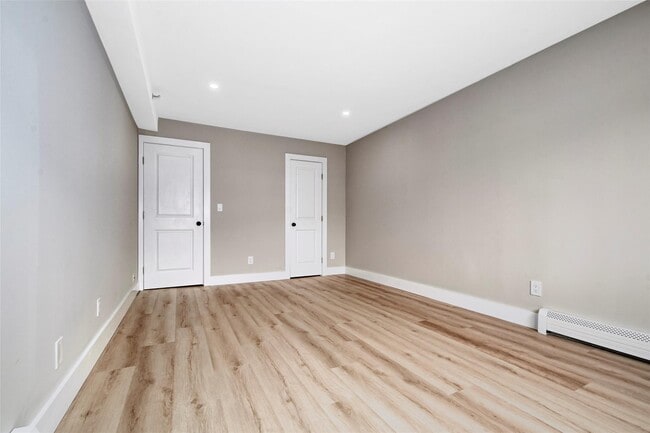 Building Photo - 15 Greenridge Ave