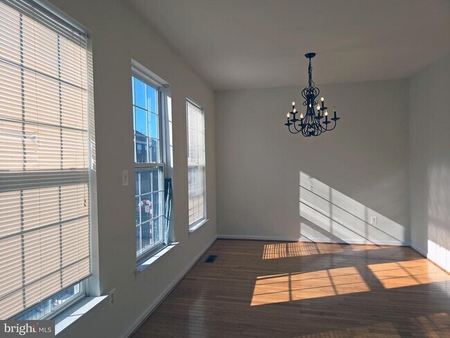Building Photo - 8557 Wyngate Manor Ct