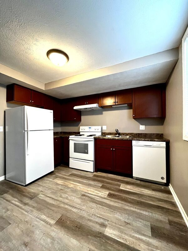 Building Photo - 5610 Salt Valley View