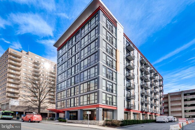 Building Photo - 1320 Fenwick Ln