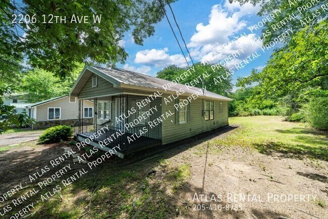 Building Photo - 2206 12th Ave W