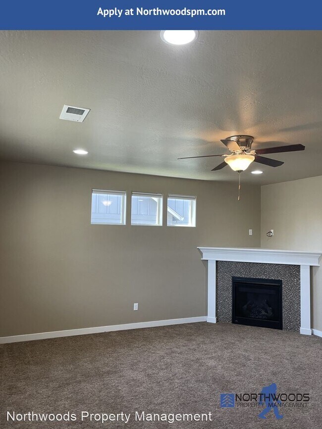 Building Photo - 3 br, 2 bath House - 1467 Spring St.