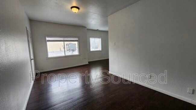 Building Photo - 139 W Yosemite Ave