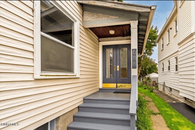 Building Photo - 688 Myrtle Ave