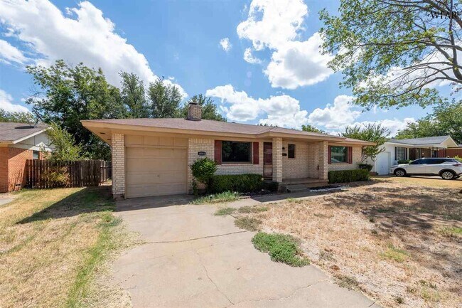 Foto del edificio - 4661 Briarwood Dr