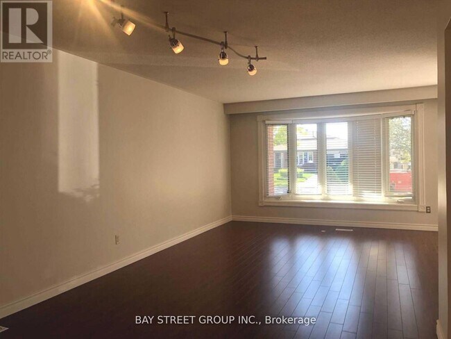 Photo du bâtiment - 641 Eaglemount Crescent