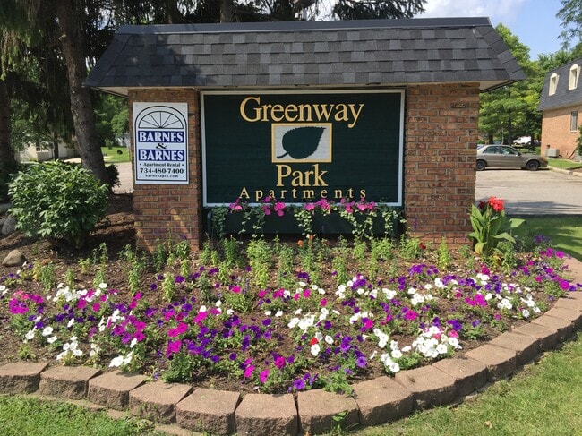 Building Photo - Greenway Park Apartments