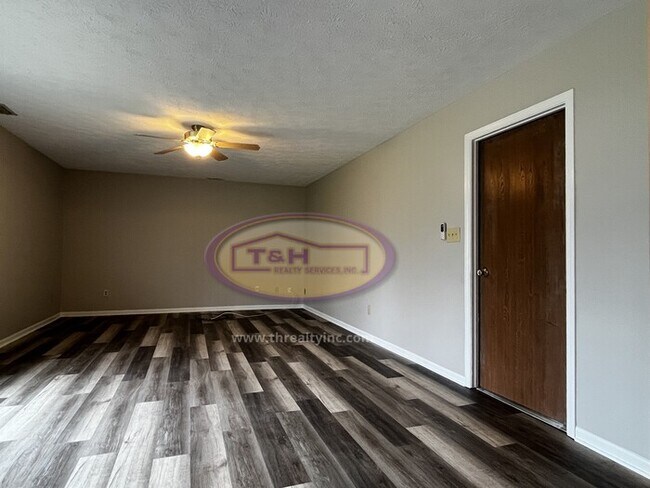 Building Photo - Cute Ranch in Pike Township!