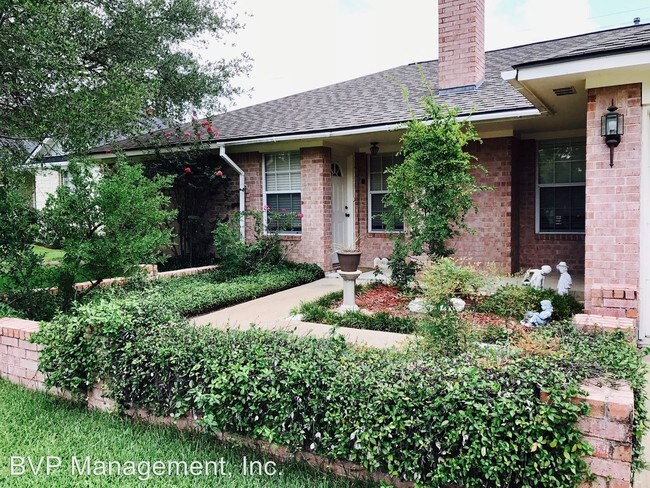 Building Photo - 2109 Red River Dr