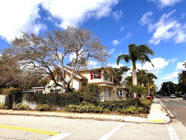 Foto del edificio - 303 N Lakeside Dr