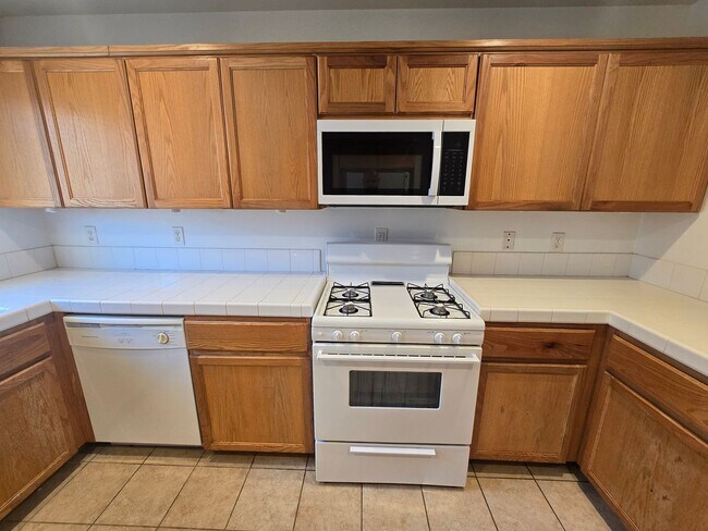 Foto del edificio - 9300 Holly Ave