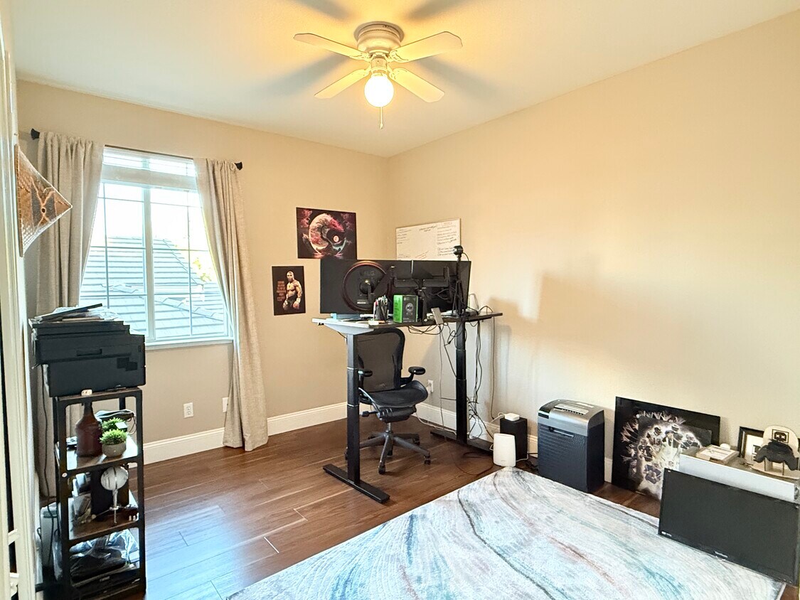 Building Photo - 135 Gerbera St