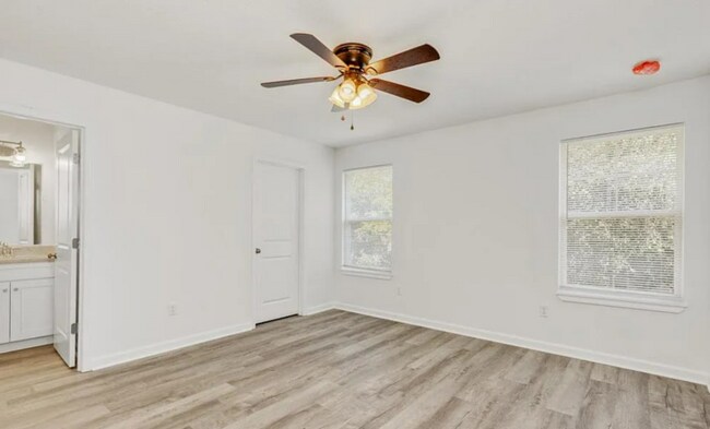 Building Photo - 3585 Drexel St