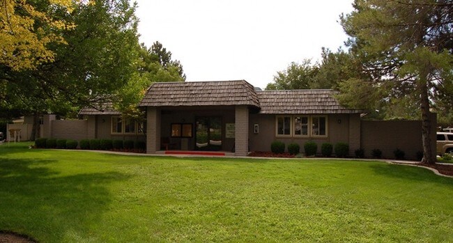 Building Photo - All Seasons