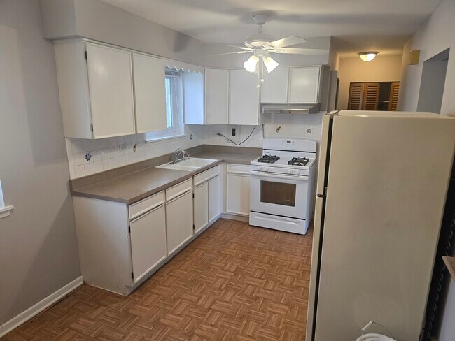 Foto del edificio - 6830 N Ozark Ave