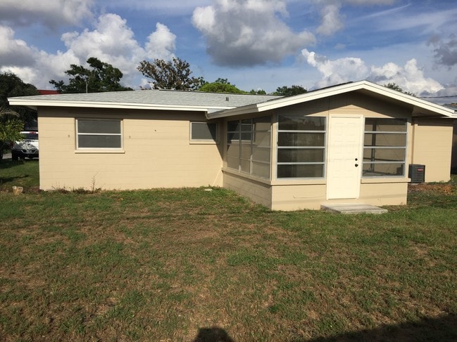 Large backyard - 11152 108th Ln