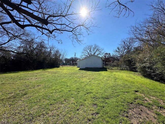 Building Photo - Close to UNT! Updated Home with Huge Yard & Flexible Layout