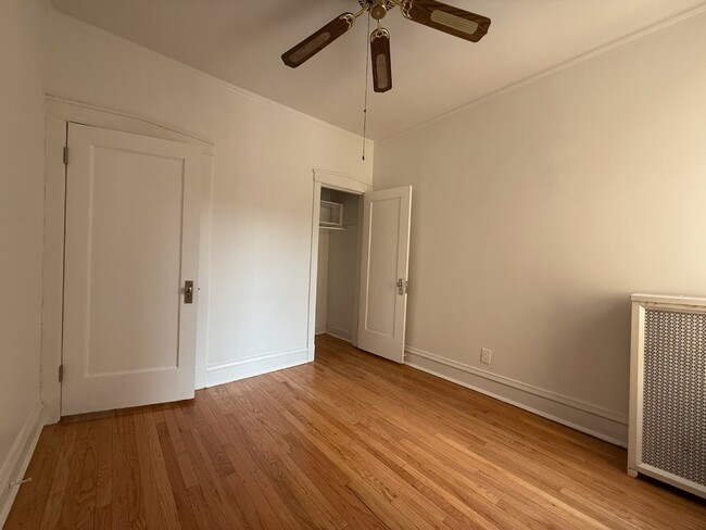 Building Photo - ?? Bright & Spacious 1BR in Hyde Park – He...