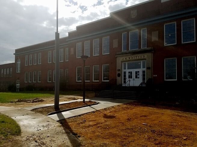 Foto del edificio - 200 E Umstead St