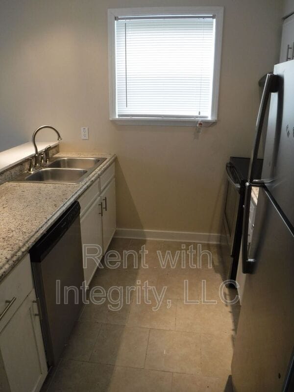 Building Photo - 2308 Sylvan Ct