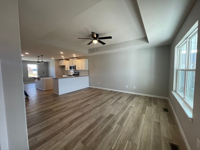 Building Photo - 692 N Jozlynn Ave