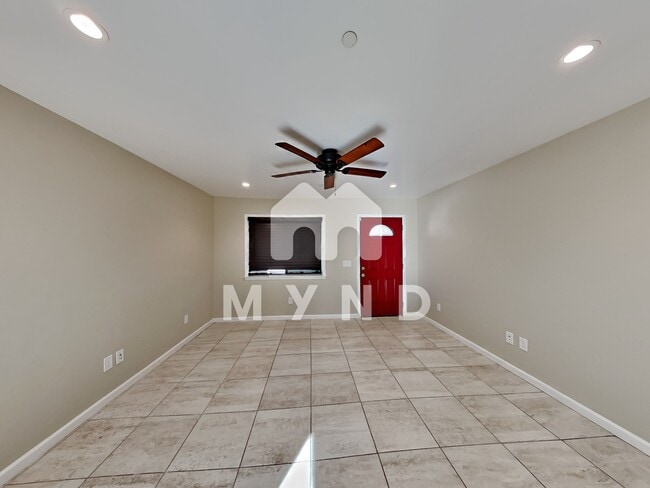 Building Photo - 116 Martin St