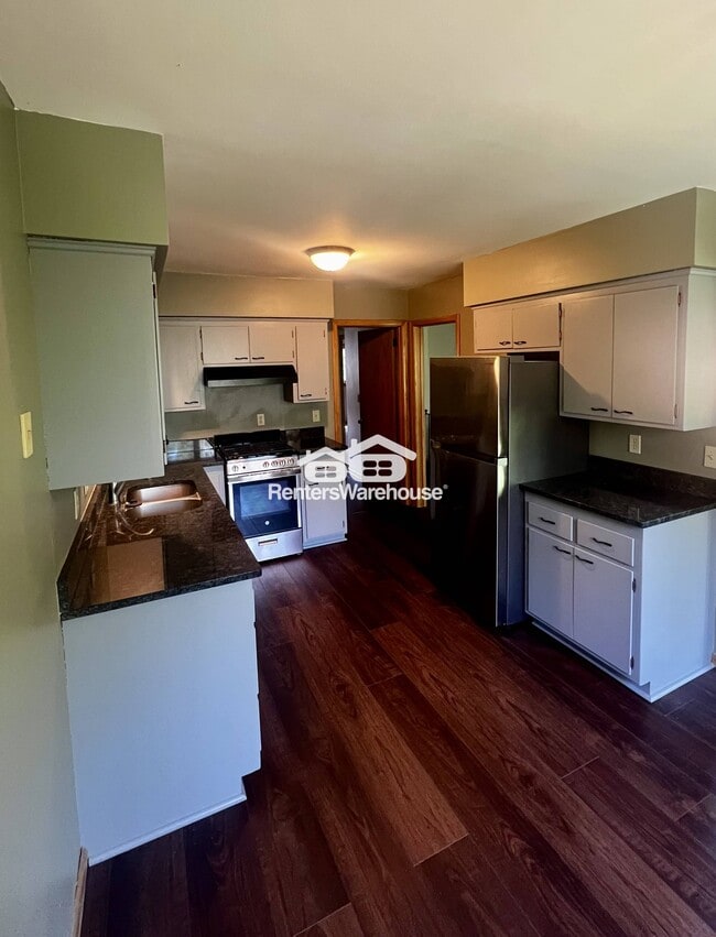 Building Photo - 405 Monroe Pl