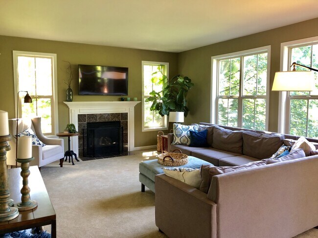 Foto del edificio - Gorgeous Bainbridge Estate available now.....