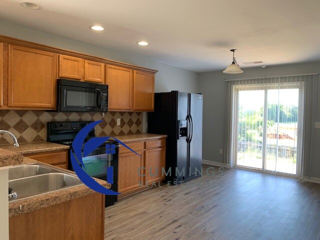 Foto del edificio - Nice Three Bedroom Two FULL Bath Near Arsenal