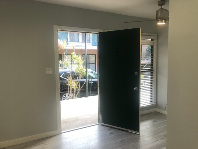 Building Photo - 612 Pico Blvd