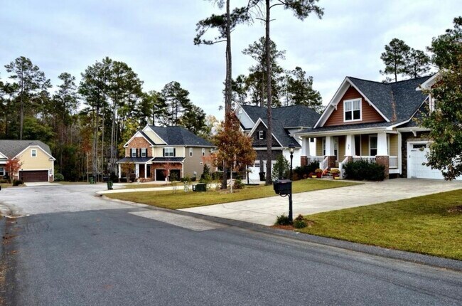 Building Photo - 31 Spring Pond Ln