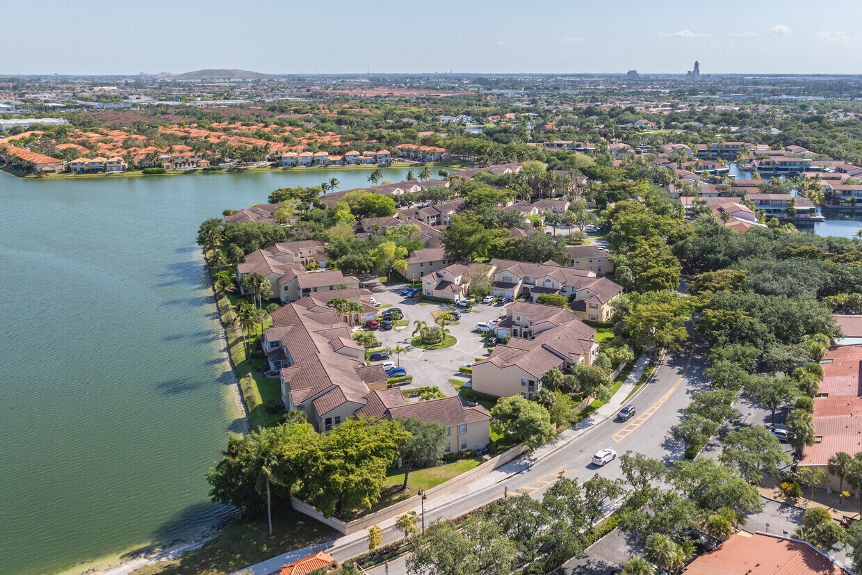 14601-14847 Balgowan Rd - Contexto - Regatta Pointe