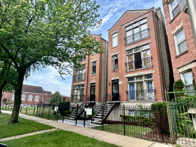Building Photo - 5642 S Prairie Ave