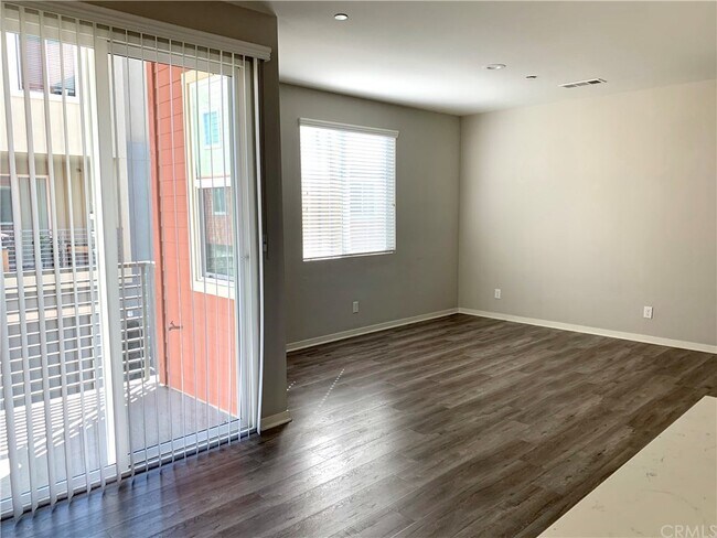 Foto del edificio - 156 N Orange Ave