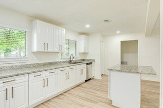 Building Photo - 408 Gardenia St