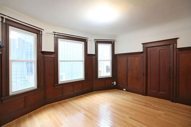 Foto del edificio - OPEN HOUSE:Sunday(2/11)1pm-1:20pm Spacious...