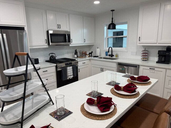 Building Photo - 1303 Langford St