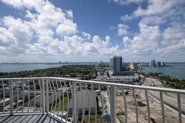 Building Photo - 7601 E Treasure Dr