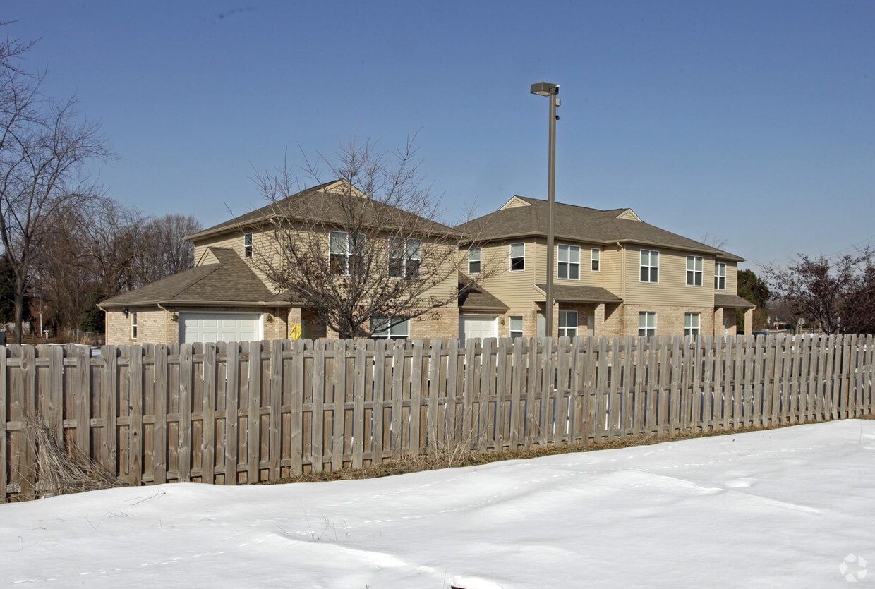 Building Photo - 1844 Birch Rd