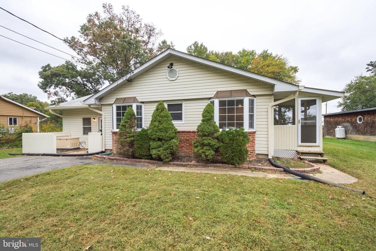 1074 Broadwater Point Rd, Deale, MD 20733 House for Rent in Deale, MD