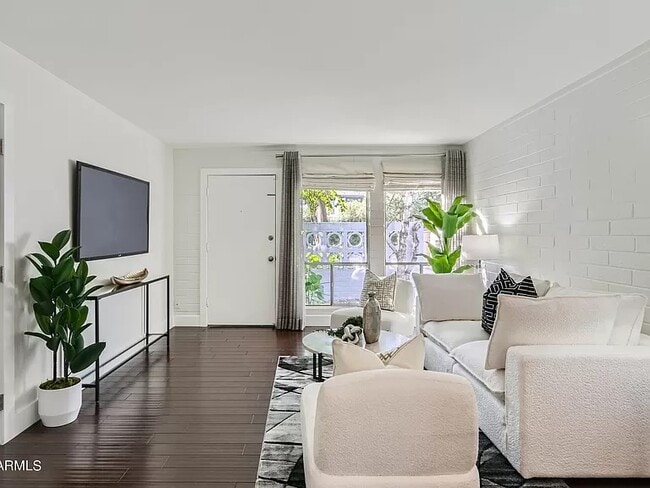 Foto del edificio - 4924 N 73rd St